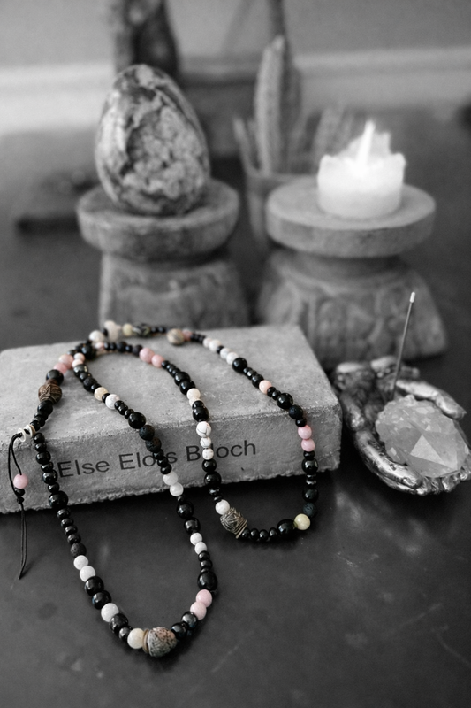 SACRED TOTEM – AVANTGARDE